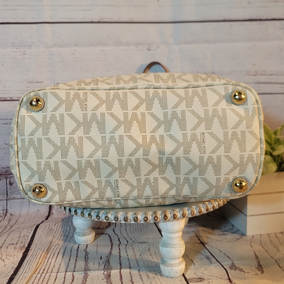 Michael Kors Jet Set Travel Vanilla Cream Beige-3 Compartment Large Tote Bag - Picture 5 of 16